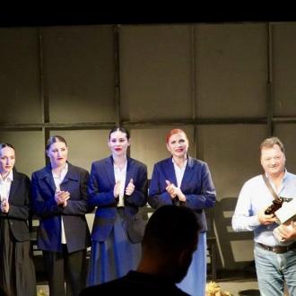 Trupa Teatrului „B.P. Hasdeu” cu spectacolul „Un loc sub soare” la Reuniunea Teatrelor Naționale Românești